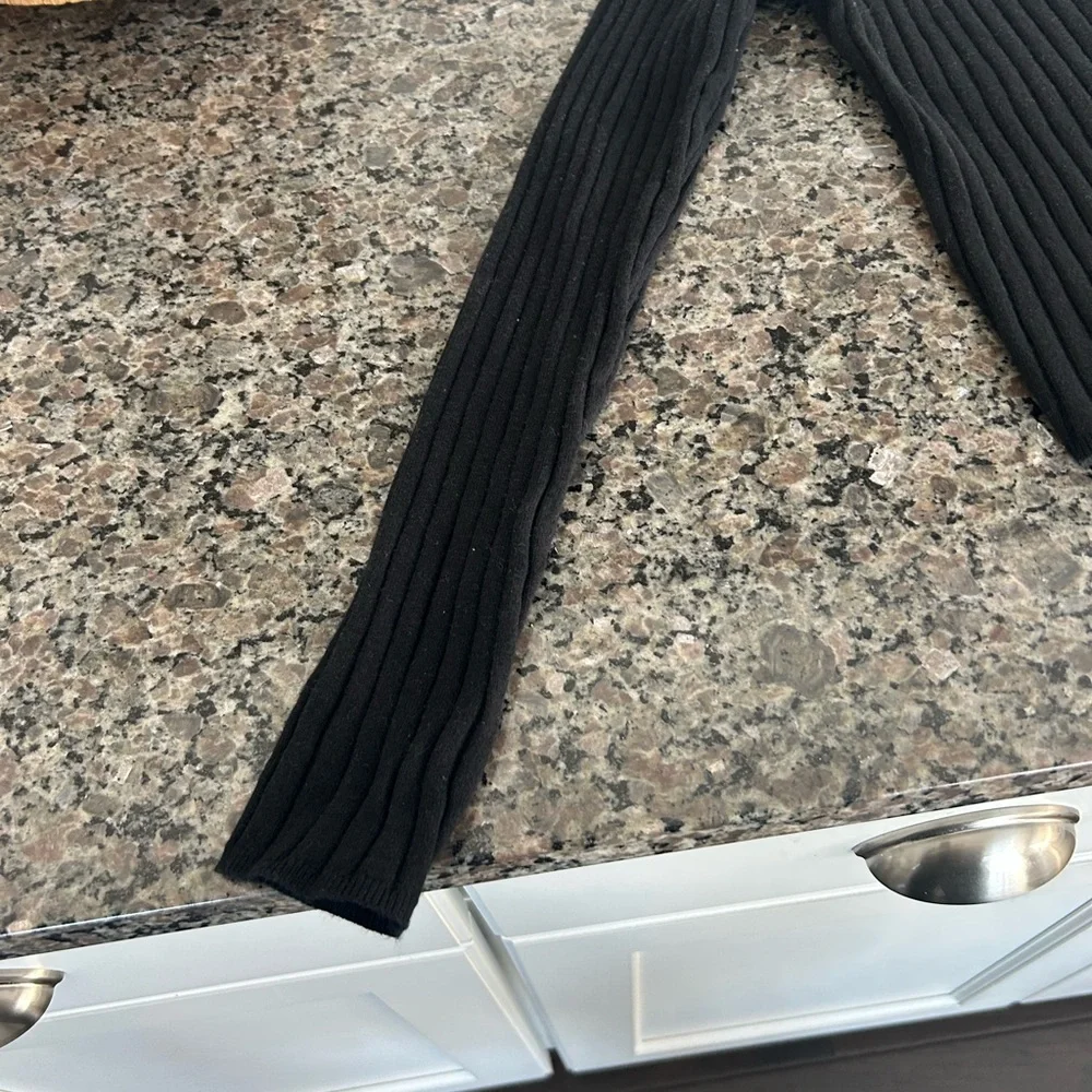 Universal Thread Black Button-Up Cropped Cardigan size medium - Picture 3 of 6